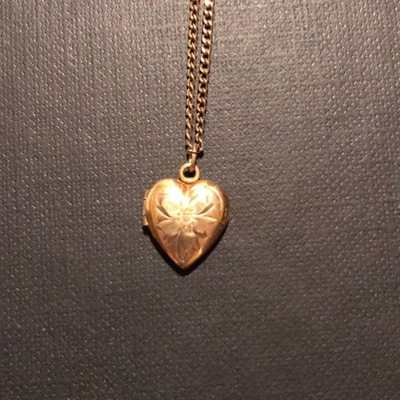 Jewelry - Vintage Gold Heart locket necklace